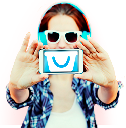 Menina com Smartphone na mão